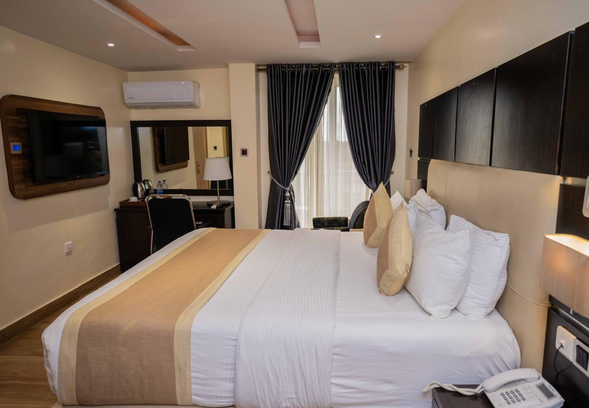 Watercress Hotels And Event Ikeja Bagian luar foto